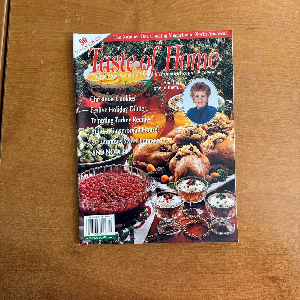 Taste of Home‎ Cookbook - Festive Red and Green Edition